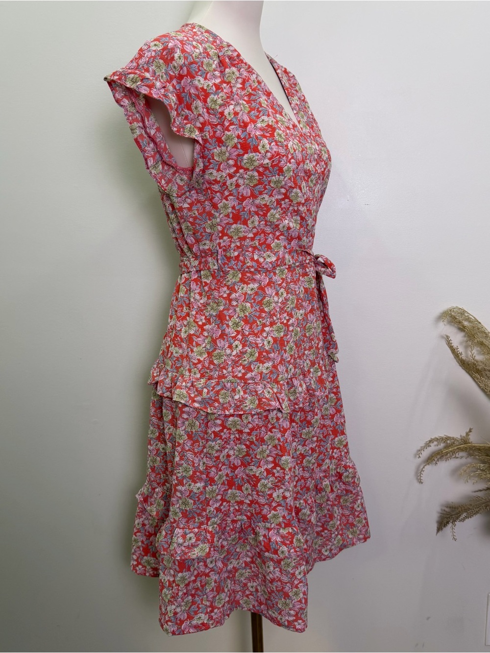 Monteau Los Angeles Red Floral V Neck Surplice Dress Size Small - Picture 4 of 9